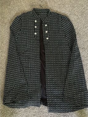 Wimen’s Black Grid-Pattern Cape with Contrast Buttons